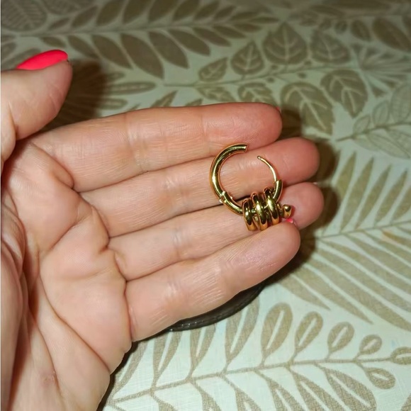 18 Gold Plated Twisted Hoop Earrings for Women Waterproof PVD - Picture 4 of 5